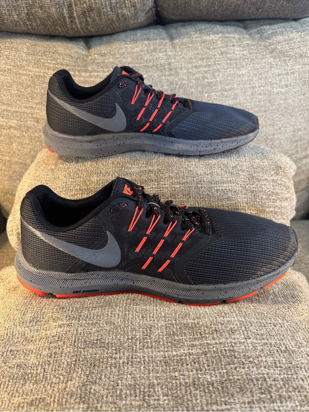 Nike Run Swift SE Men’s Black/Dark Grey/Crimson AR1945/001 Size US 13